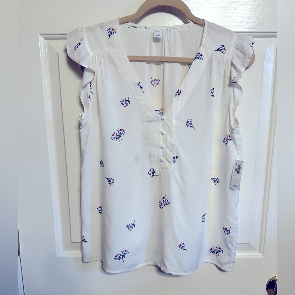 White Flutter Sleeves NWT Old Navy Top Size Small